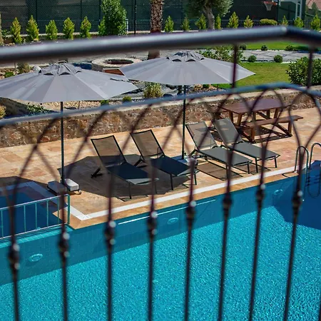 Villa Pamira Mit Basketballplatz *