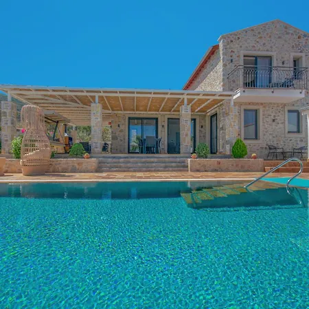 Villa Pamira Mit Basketballplatz